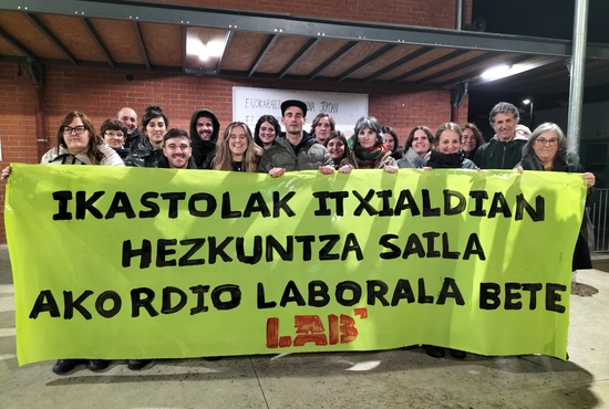 Ikastolako langileak itxialdian