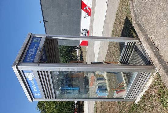 Telefono kabina liburutegi
