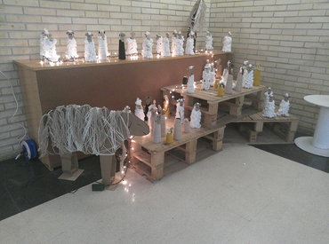 Ikastolaren borobila apaintzen