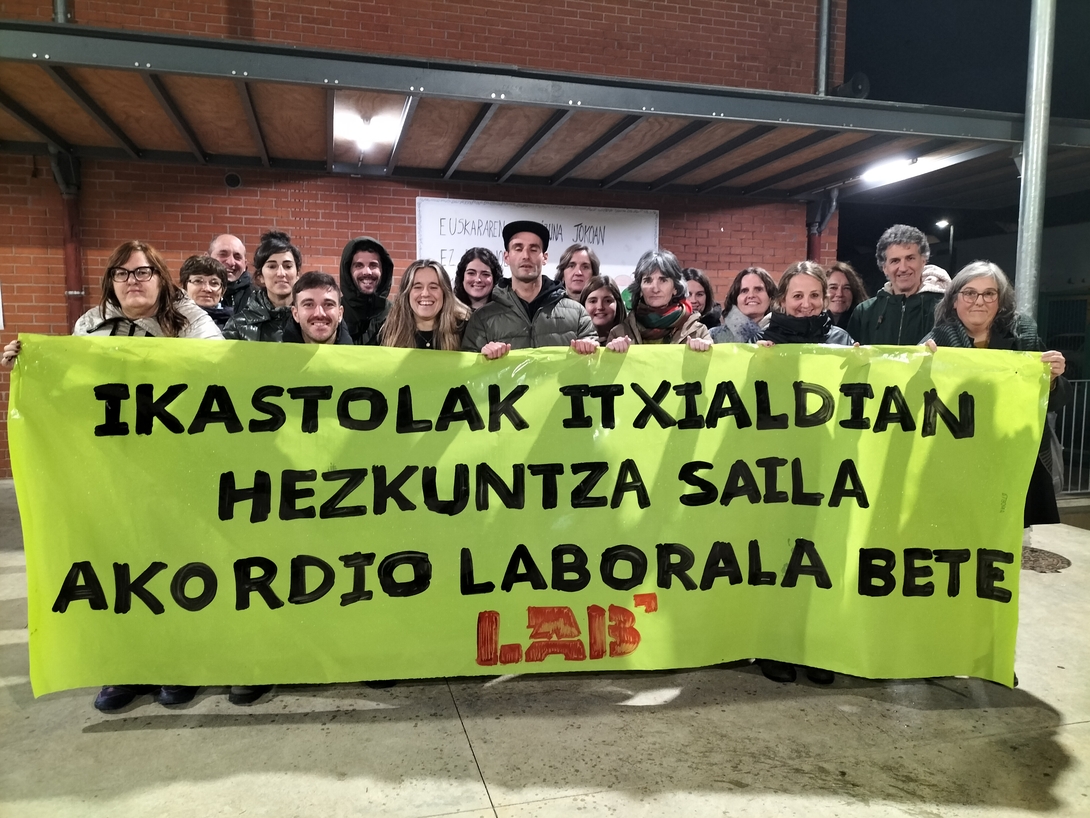 Ikastolako langileak itxialdian