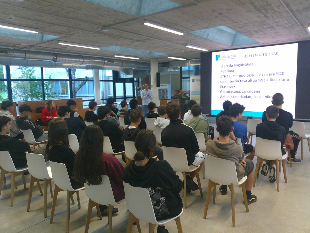 DBHko gurasoak DBHko bileran