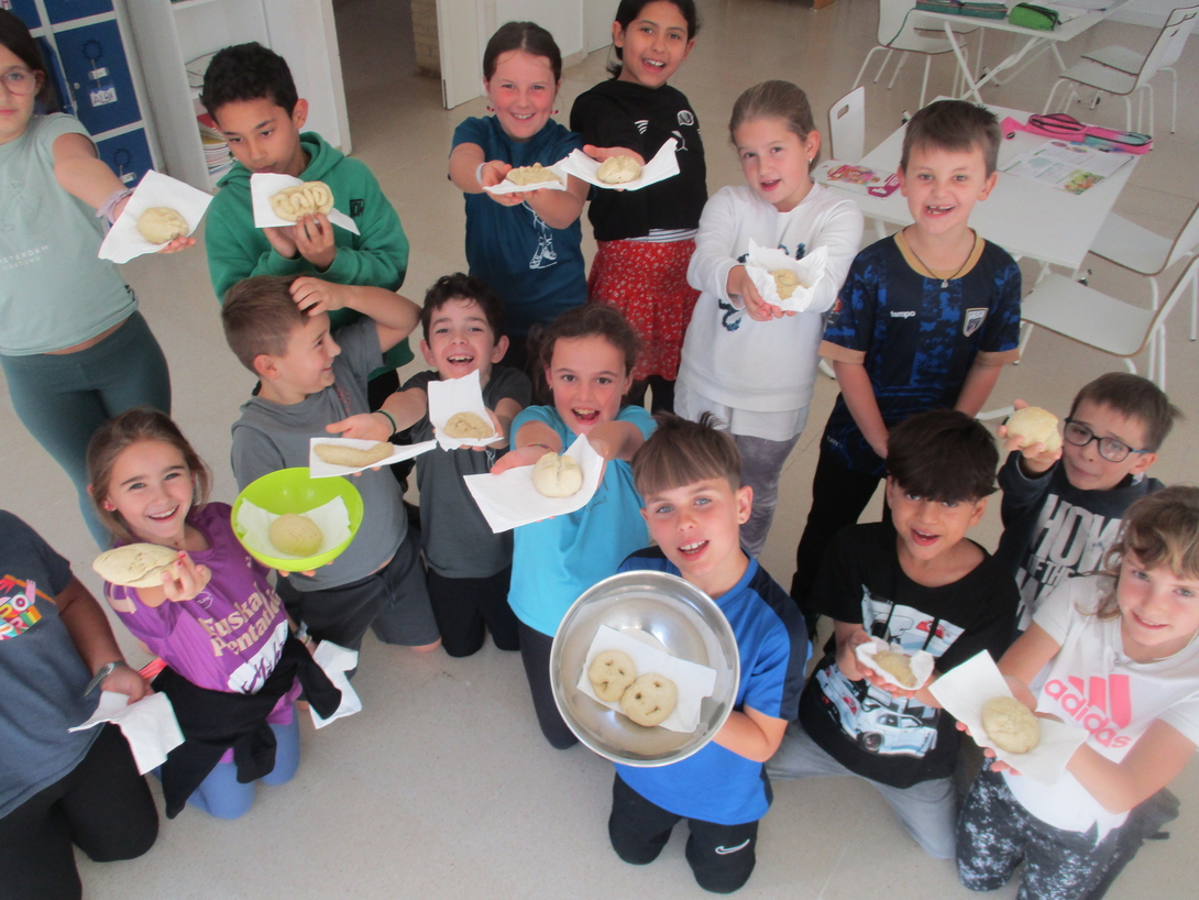 LH4koak egindako ogi opilekin