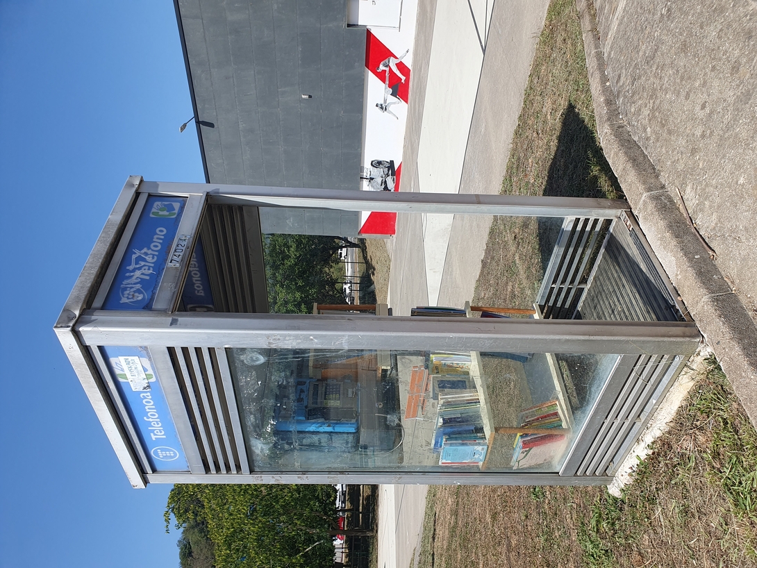Telefono kabina liburutegi